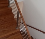 Obložení schodiště a nerezové zábradlí se dřevěným madlem - masiv (dub)_4